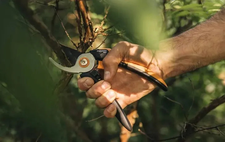 sekator-fiskars-nozycowy-solid-p321-stan-nowy-maksymalna-grubosc-cietej-galezi-20-mm