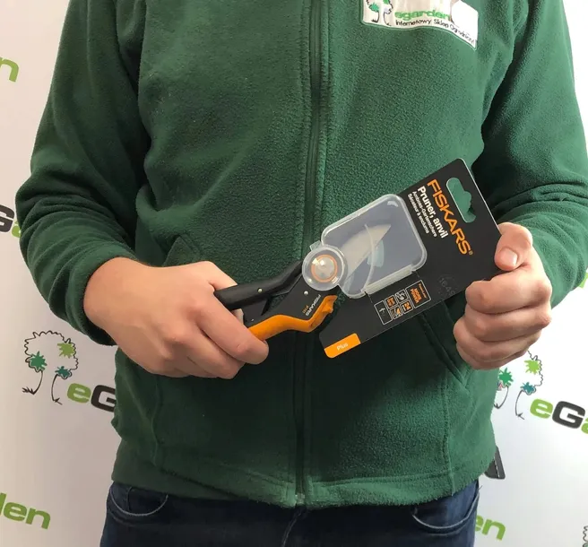sekator-kowadelkowy-fiskars-plus-zasilanie-reczne