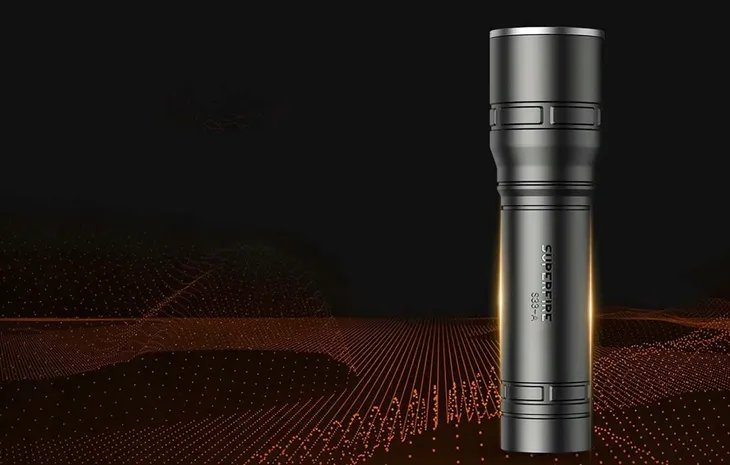 latarka-led-superfire-ip43-zasieg-220m-material-abs