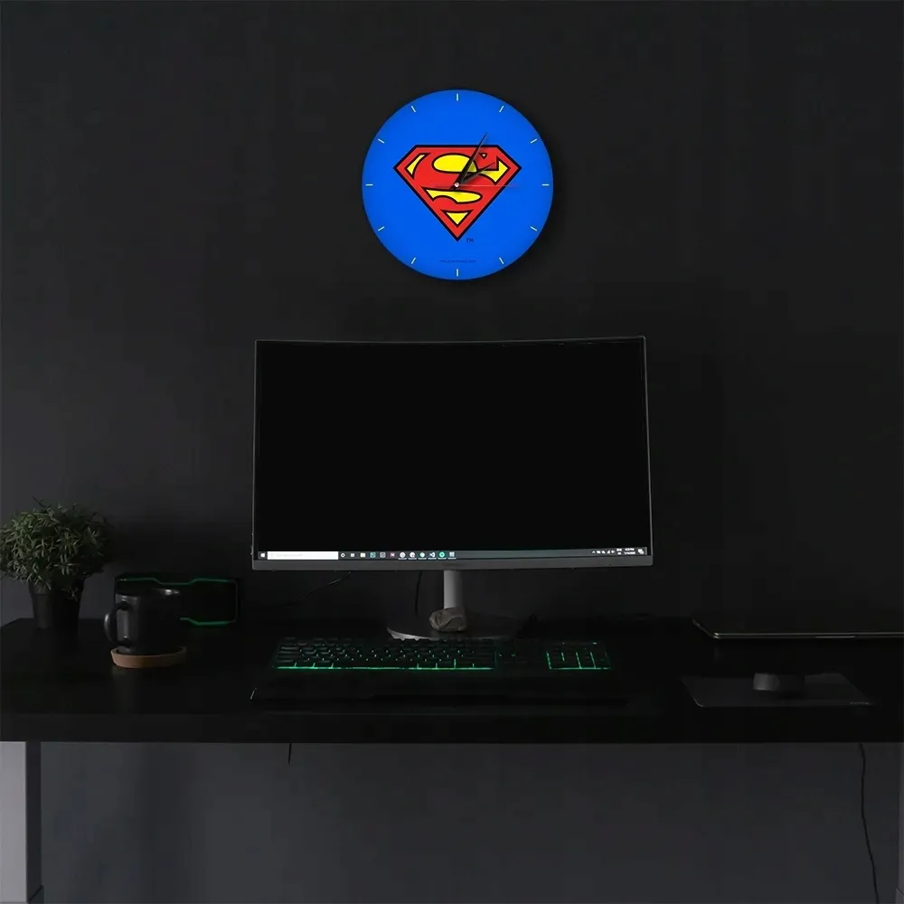 zegar-scienny-matowy-superman-niebieski
