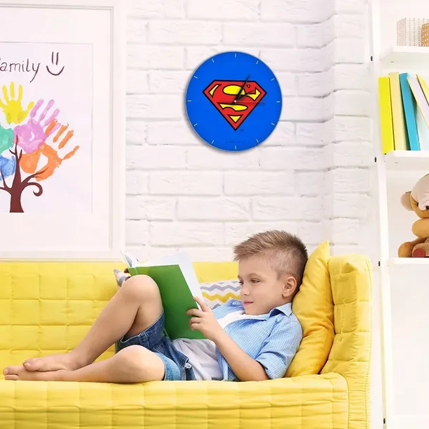 zegar-scienny-matowy-superman-niebieski-typ-scienny