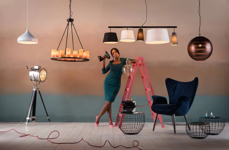 dekoracyjna-lampa-sufitowa-do-przedpokoju-rattan-kolor-dominujacy-bezowy