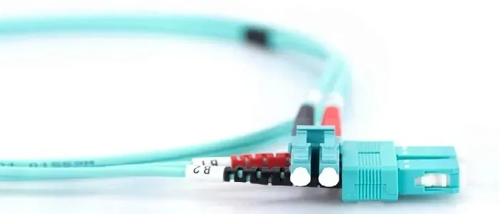 kabel-swiatlowodowy-multimode-mm-om3-lc-sc-2m