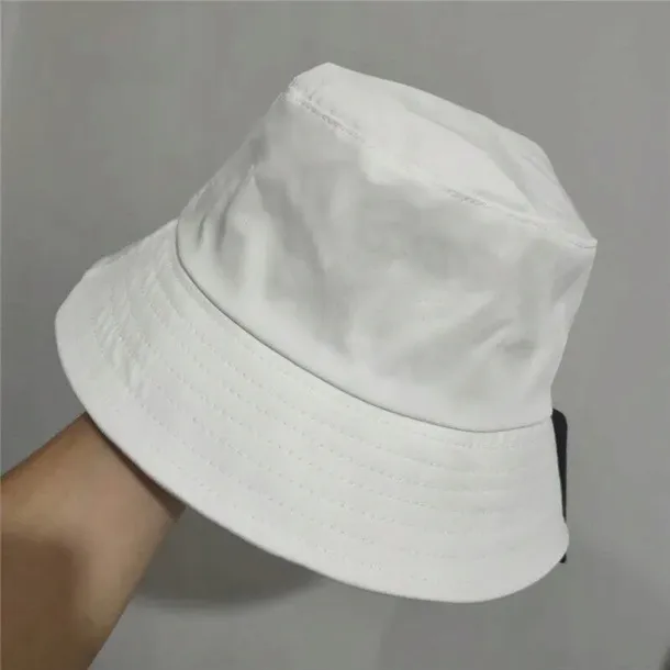 kapelusz-bucket-hat-bialy-batman-01-stan-nowy