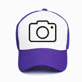 czapka-z-daszkiem-fioletowa-fotografia