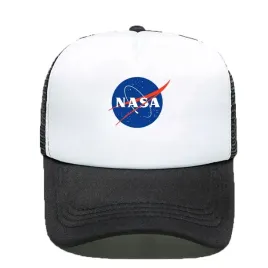 czapka-z-daszkiem-czarno-biala-nasa-01