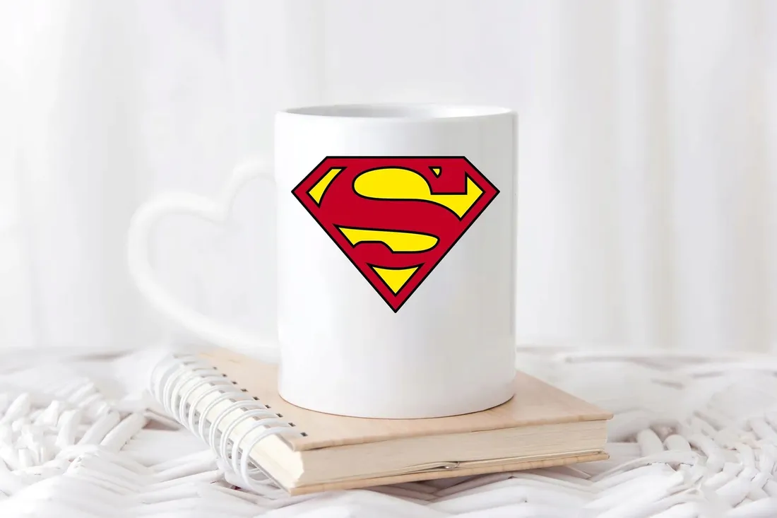 kubek-bialy-uchwyt-serce-superman-01