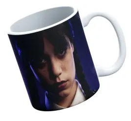 kubek-bialy-pdm-wednesday-addams-01-prezent