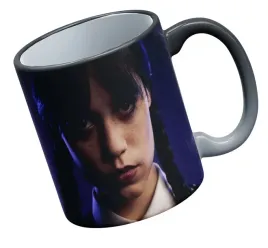 kubek-czarny-pdm-wednesday-addams-01-prezent