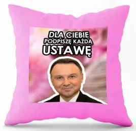 poduszka-rozowa-nadruk-pdm-politycy-70-prezent
