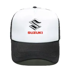czapka-z-daszkiem-czarno-biala-suzuki