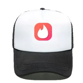 czapka-z-daszkiem-czarno-biala-tinder