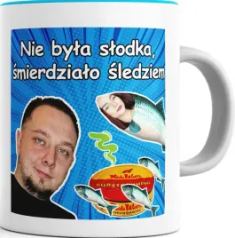 kubek-niebieski-srodek-smierdzi-sledziem