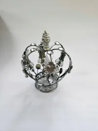 korona-dekoracyjna-glamour-zelazo-13-x-14cm-z-krysztalkami-home-accents