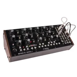 moog-mother-32-syntezator-semi-modularny
