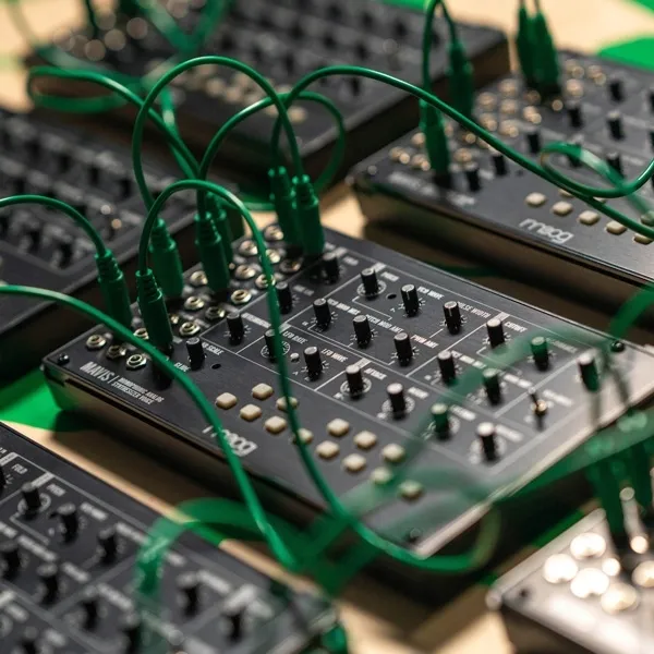 moog-mavis-analogowy-syntezator-kolor-wielokolorowy