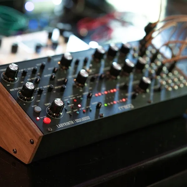 moog-labyrinth-analogowy-syntezator-model-labyrinth