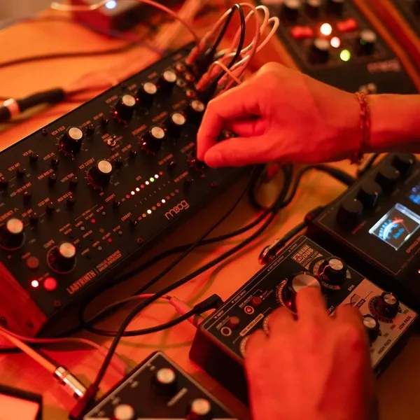 moog-labyrinth-analogowy-syntezator-stan-nowy-rodzaj-syntezator