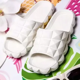 modne-buty-damskie-klapki-biale-r-38