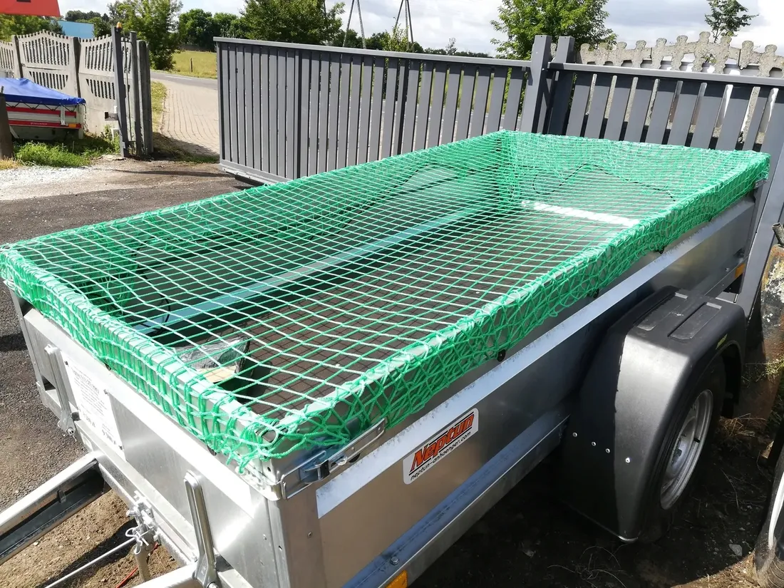 siatka-zabezpieczajaca-ladunek-do-przyczep-300x400-stan-nowy