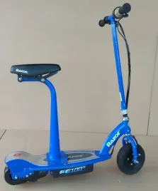 hulajnoga-elektryczna-razor-e100s-siodlo-pro-gwara