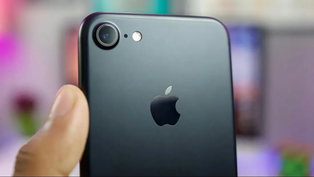 org-apple-iphone-7-32-gb-czarny-ladowarka-gratis-marka-telefonu-apple