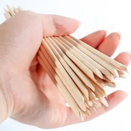 patyczki-drewniane-100szt-do-usuwania-skorek-i-stylizacji-paznokci