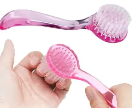 szczoteczka-do-usuwania-pylu-mycia-twarzy-z-raczka-szczotka-peeling-masaz