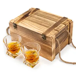szklanki-do-whisky-w-drewnianej-skrzynce-z-uchwytem-zestaw-na-prezent