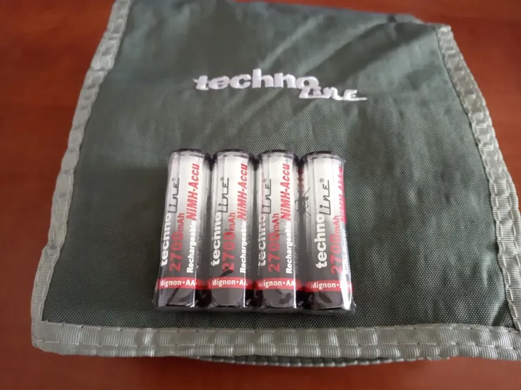 ladowarka-technoline-bc1000-akumulatorki-2700-mah-stan-nowy-liczba-akumulatorow-ladowanych-jednoczesnie-4
