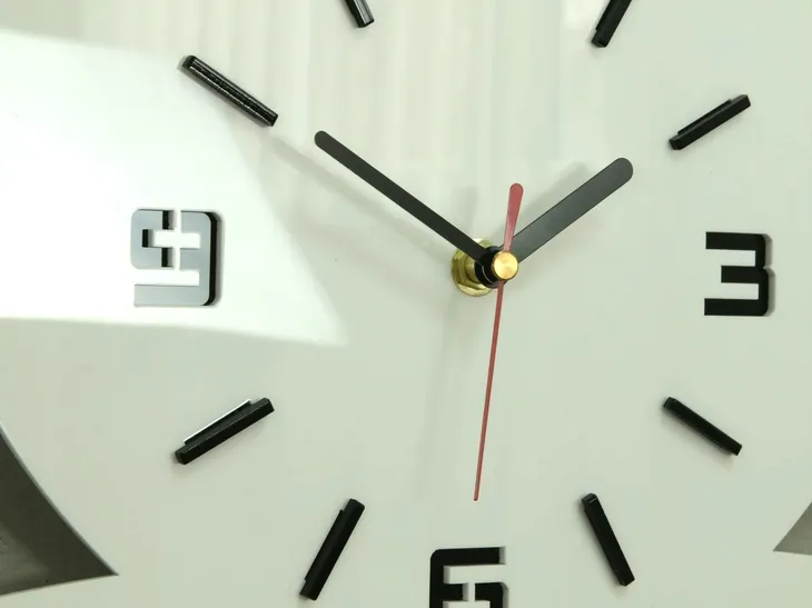 zegar-scienny-modernclock-filizanka-3d-biala-zasilanie-baterie