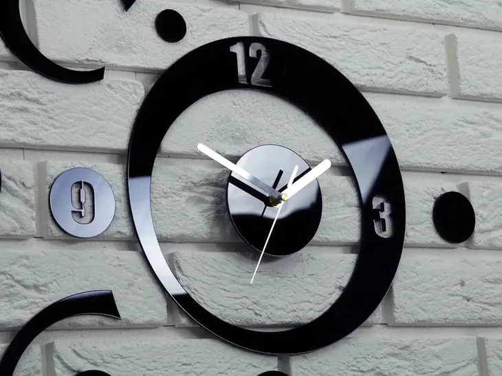 zegar-scienny-modernclock-planet-nowoczesny-cichy-marka-modernclock