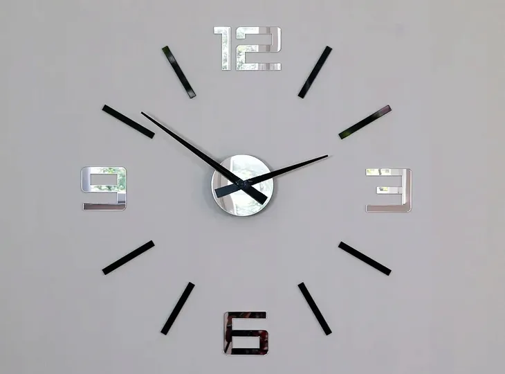 zegar-scienny-modernclock-szary-60cm-cechy-dodatkowe-mechanizm-kwarcowy