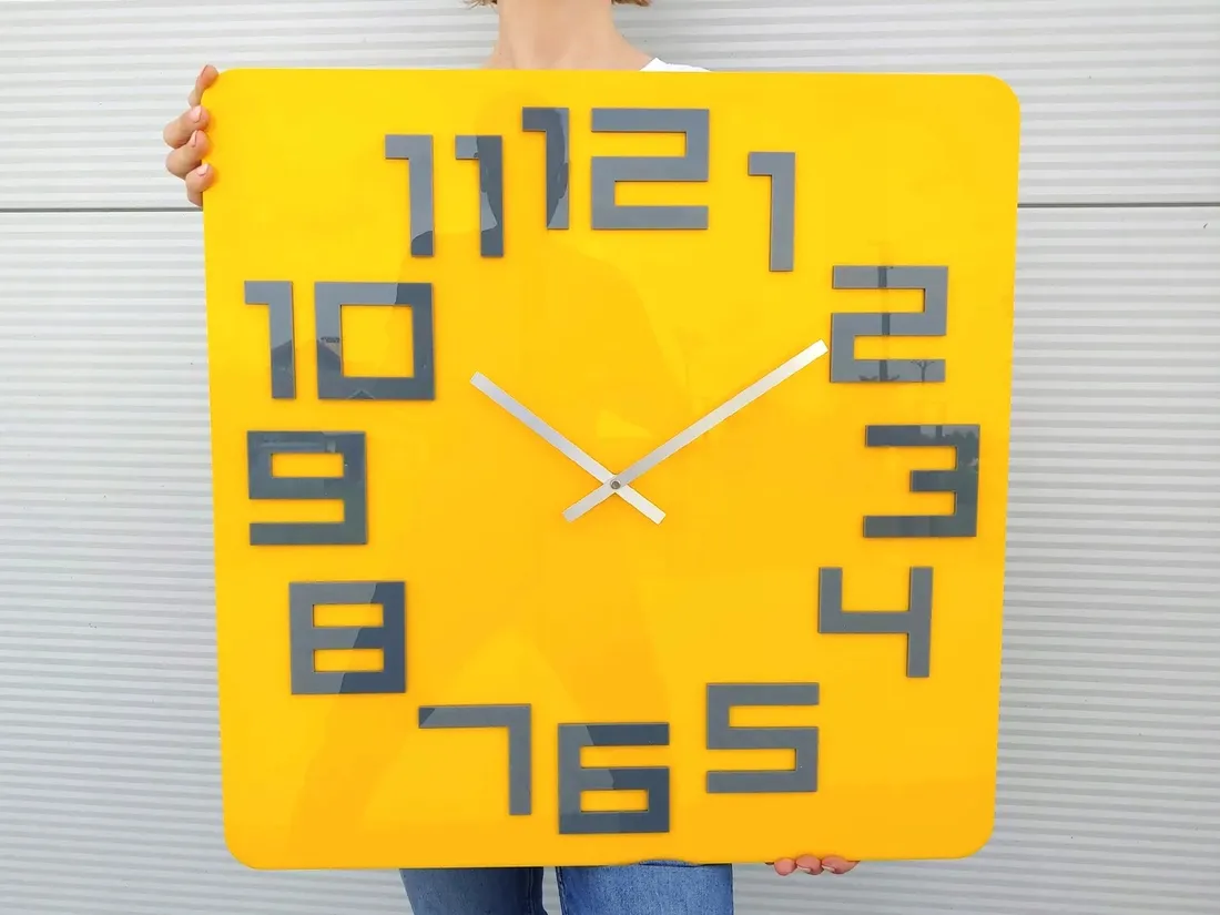 duzy-zegar-scienny-logic-59cm-zolty-polysk