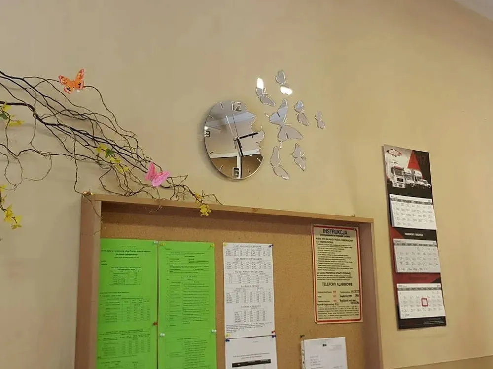 zegar-scienny-modernclock-motyle-lustro-diy