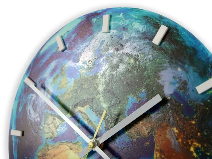 zegar-scienny-globe-mapa-swiata-ciekawy-design-kolor-wielokolorowy