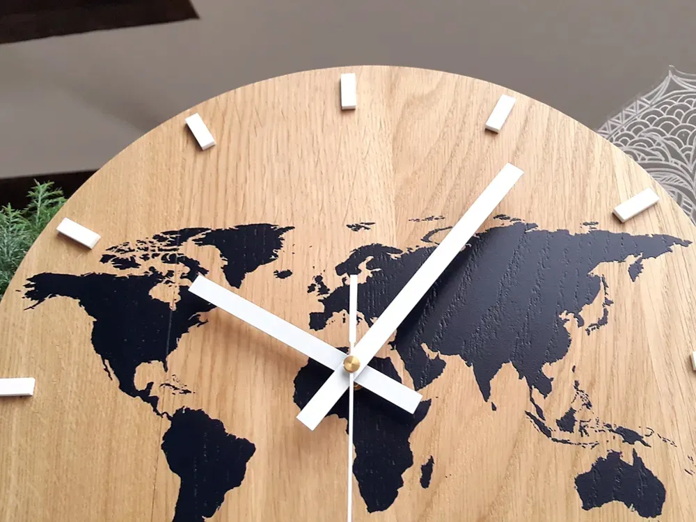 duzy-zegar-scienny-dab-world-mapa-swiata-cicha