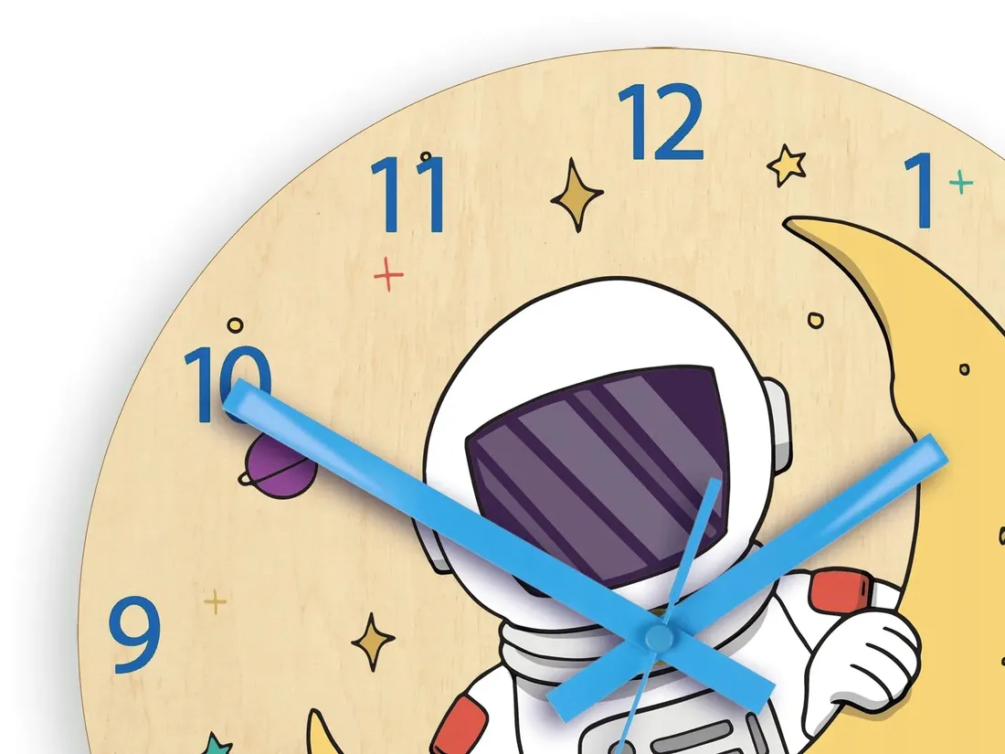 zegar-scienny-astronauta-dla-dziecka-cichy