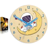 zegar-scienny-astronauta-dla-dziecka-cichy-material-dominujacy-drewno