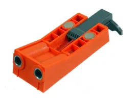 uchwyt-do-otworow-kieszeni-z-magnesem-plastikowy