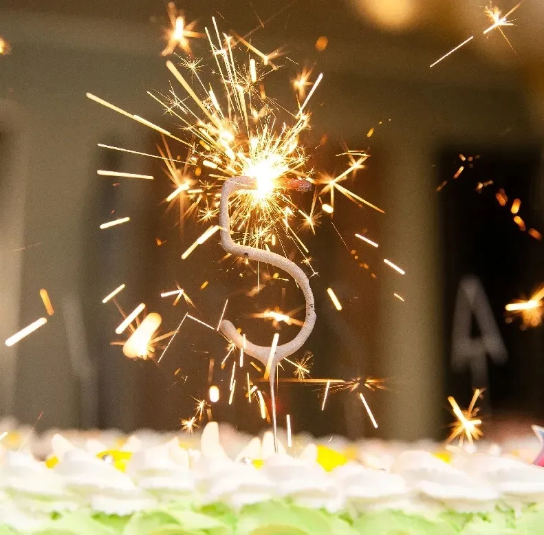 zimne-ognie-cyfra-7-siedem-zlota-na-urodziny-16-cm