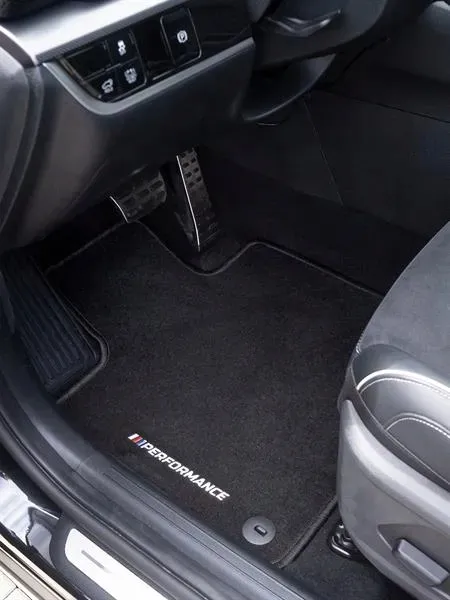 dywaniki-welurowe-haft-ford-focus-2018-stan-nowy-producent-vogo