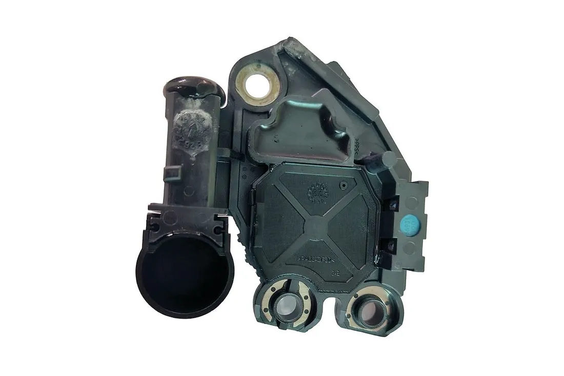 regulator-napiecia-alternatora-val599302