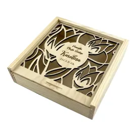 drewniane-azurowe-pudelko-na-szatke-na-chrzest