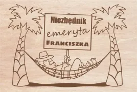 prezent-dla-emeryta-emerytki-pudelko-drewniane-niezbednik-wzory-z-grawerem