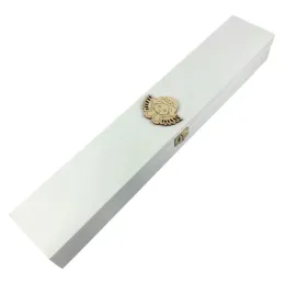 biale-drewniane-pudelko-na-swiece-zdobione-chrzest