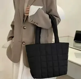 torba-typu-shopper-o-duzej-pojemnosci-zapinana