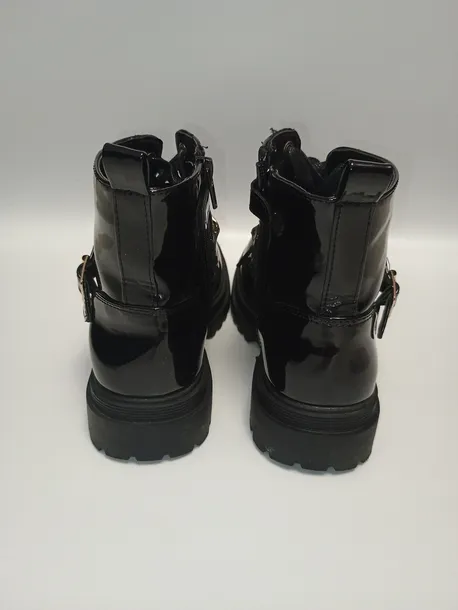 botki-lakierowane-bata-marka-bata