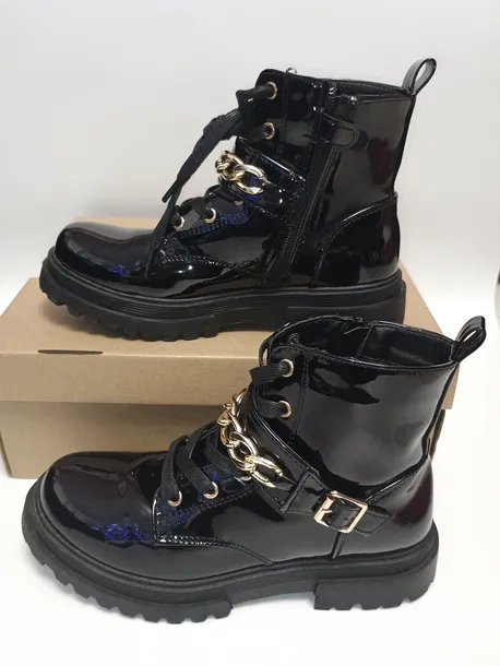 botki-lakierowane-bata-kolor-czarny