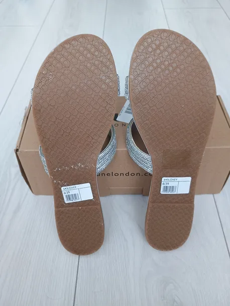 klapki-dune-london-wzor-dominujacy-inny-wzor-brak